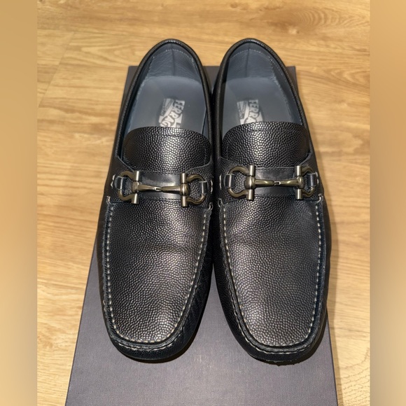 Ferragamo Logo Plaque Slip-On Loafers - Picture 2 of 4